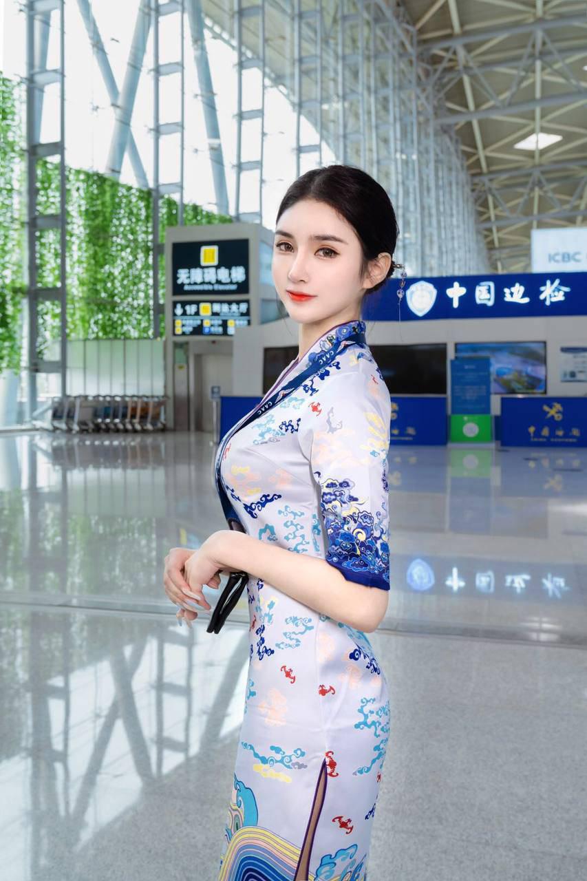 浦东，空姐小茜服务热情 看着高冷实际床上风sao