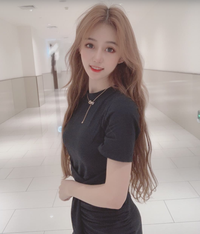 最近上的一个因缺钱兼职的高颜值美女